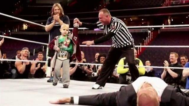 وفاة الطفل الذي تغلب على تريبل اتش في حلبة المصارعة وفاة الطفل الذي تغلب على تريبل اتش في حلبة المصارعة