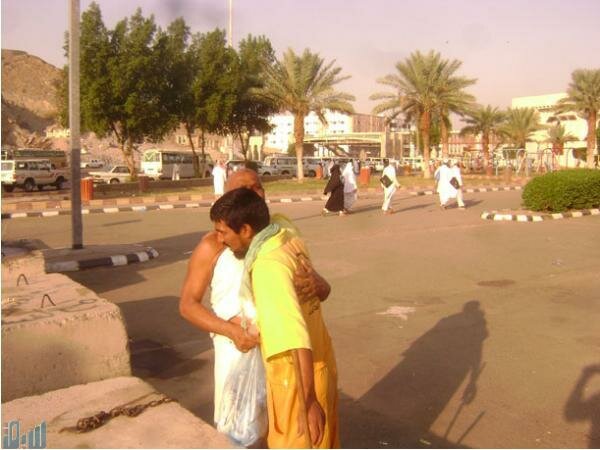 بعد 5سنوات من العمل بين القاذورات والنفايات…عامل نظافة يتحوّل لمليونير في مشهد مهيب بمكة! بعد 5سنوات من العمل بين القاذورات والنفايات…عامل نظافة يتحوّل لمليونير في مشهد مهيب بمكة!