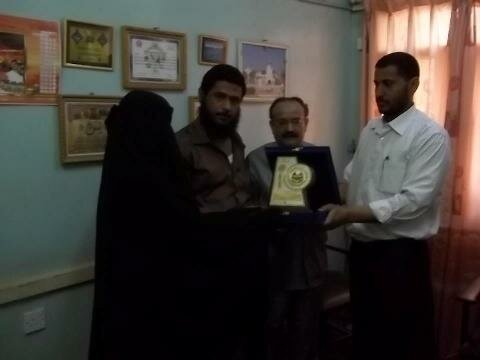 مكتب التربية بالحديدة يكرم الـ 3 بالجمهورية الطالبة الحافظة مشيرة مكتب التربية بالحديدة يكرم الـ 3 بالجمهورية الطالبة الحافظة مشيرة