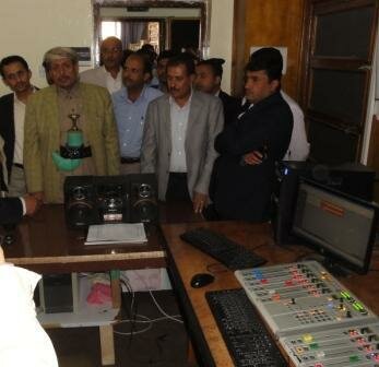 محافظ حجة يفتتح مكتب الإعلام ويزور إذاعة حجة محافظ حجة يفتتح مكتب الإعلام ويزور إذاعة حجة